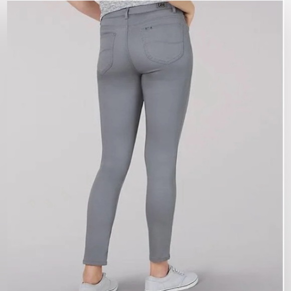 👖💫 Lee Sculpting Skinny Jeans - Elevate Your Silhouette! 💫👖 - Picture 2 of 10